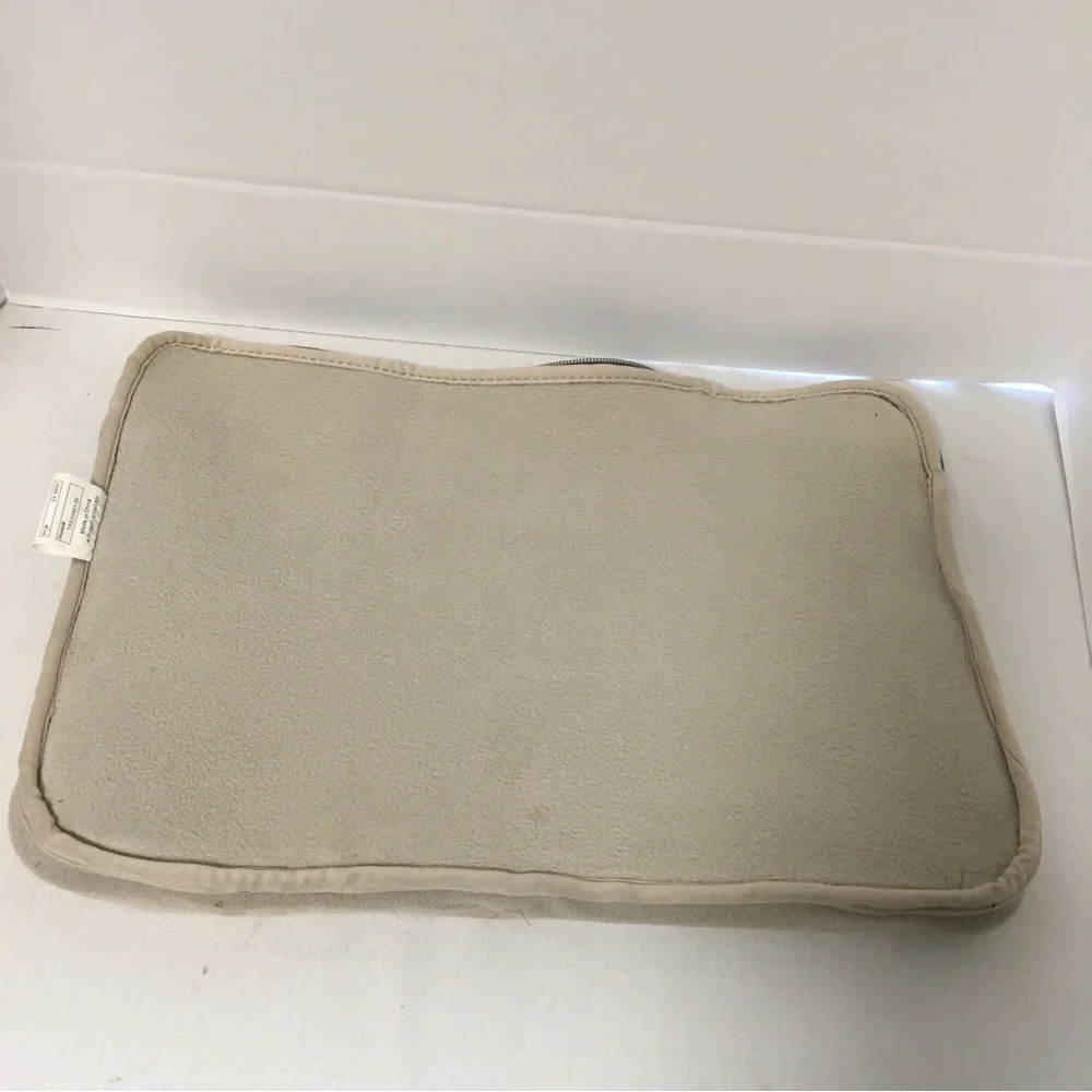Targus laptop sleeve protector case red zips closed 15” EUC